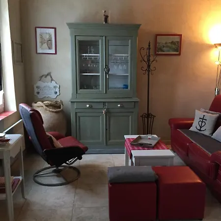 Maison Au Bord De *